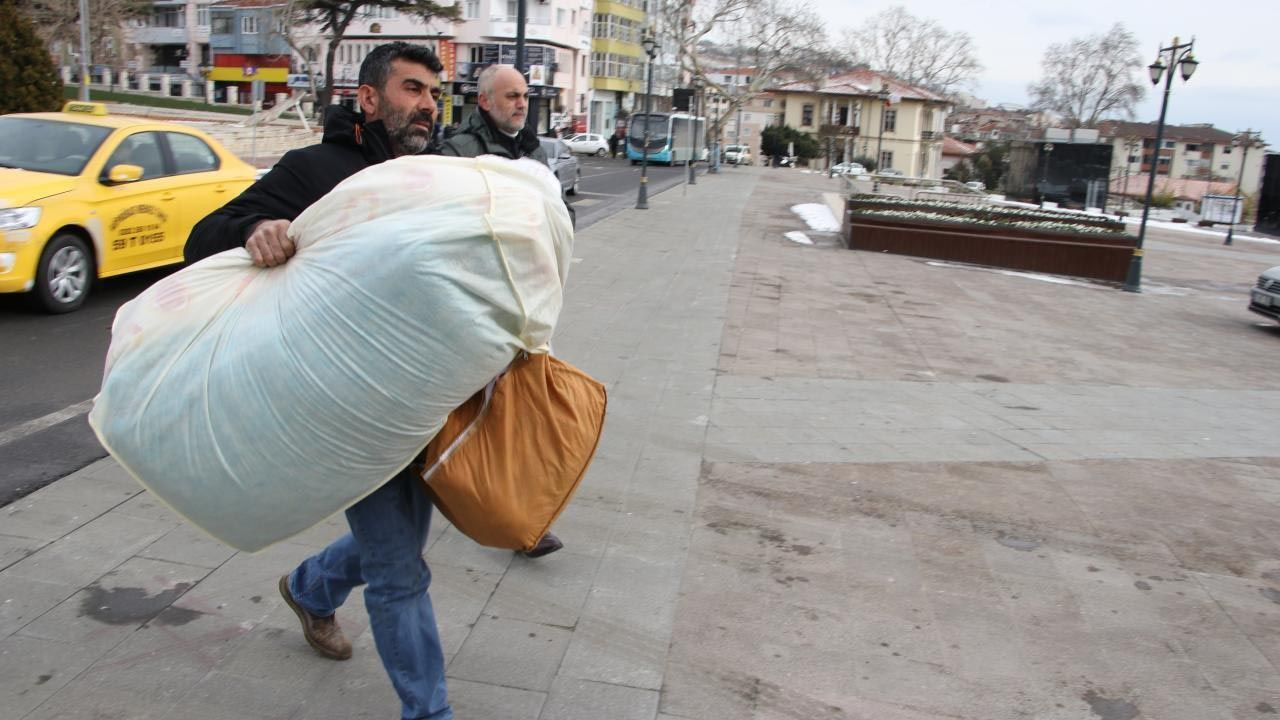 Türkiye depremzedeler için tek yürek: Kimi kanını verdi, kimi battaniyesini - Resim: 1