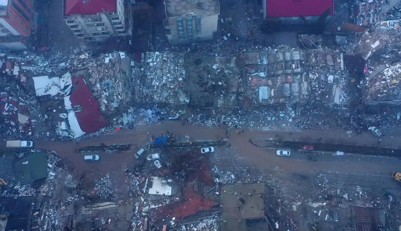 Bir şehir enkaza döndü! Depremin merkez üssü havadan böyle görüntülendi