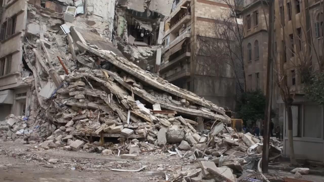 Suriye'de depremde ölenlerin sayısı 700'ü geçti
