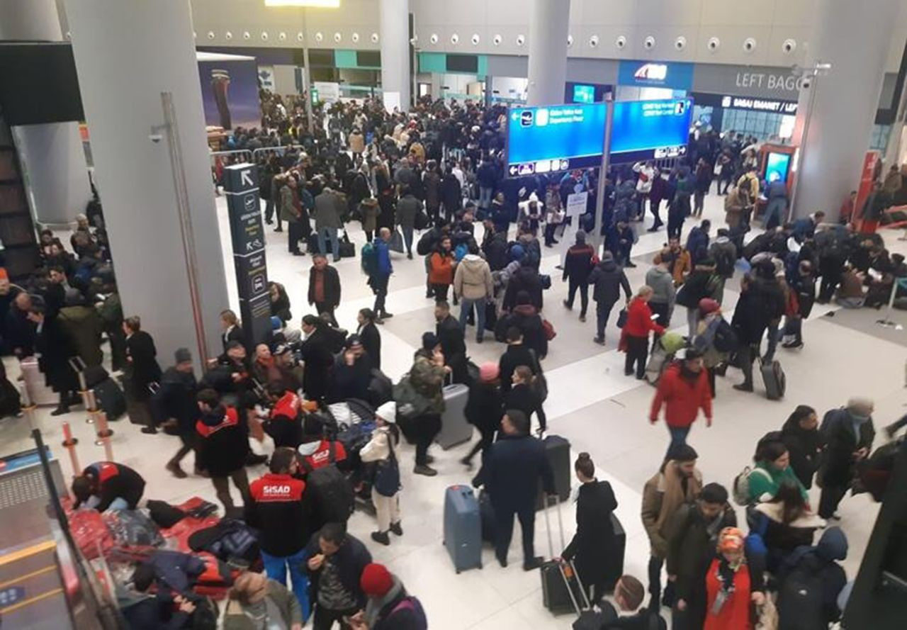 İstanbul Havalimanı'na gönüllü akını! Binlerce kişi havalimanında - Resim: 2