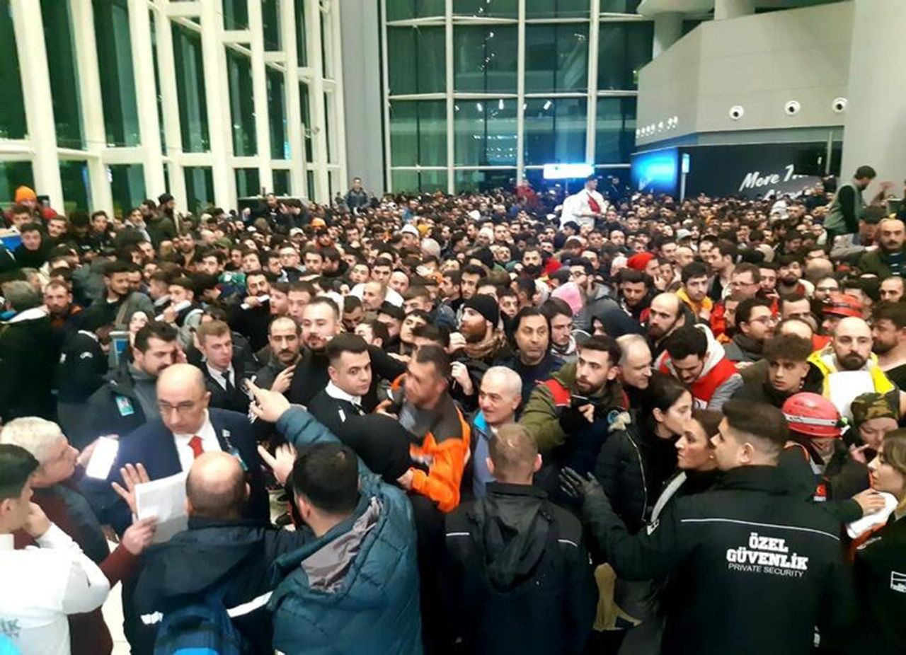 İstanbul Havalimanı'na gönüllü akını! Binlerce kişi havalimanında - Resim: 3