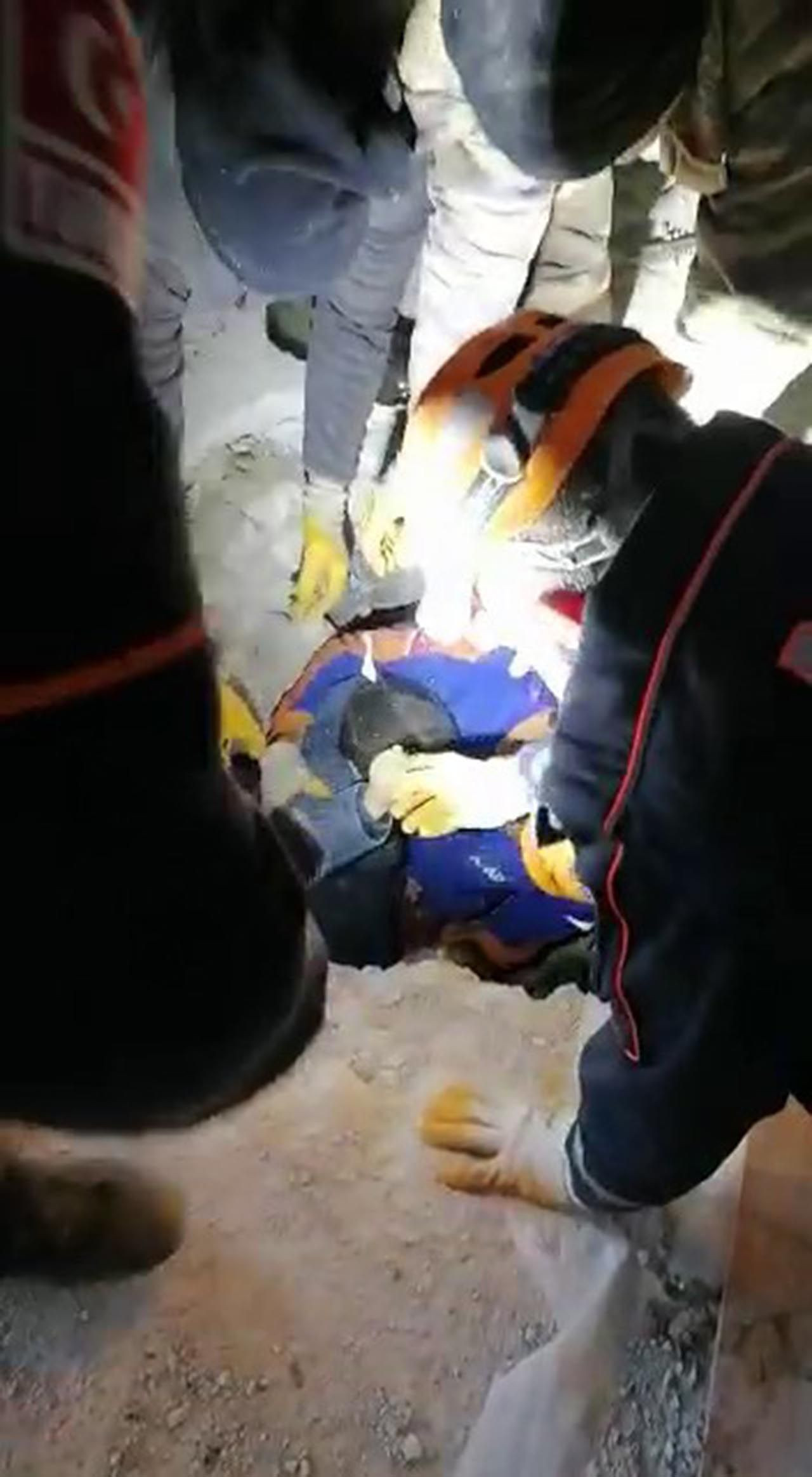 Deprem bölgelerinde peş peşe gelen mucize - Resim: 1