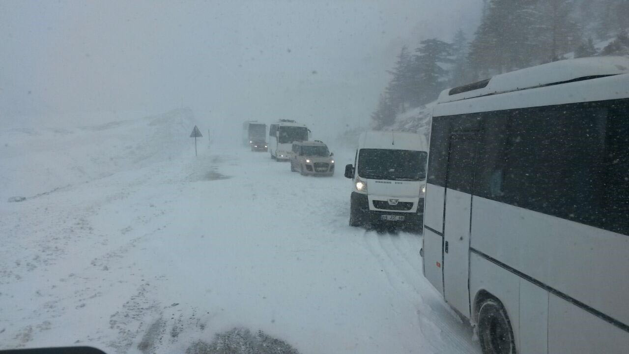 Kardan kapanan Antalya-Konya trafiğe açıldı