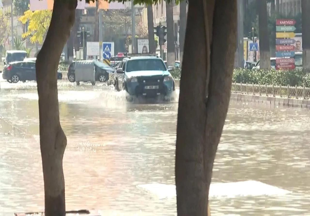 Deprem bölgesinde deniz taştı! Sokaklar sular altında - Resim: 3