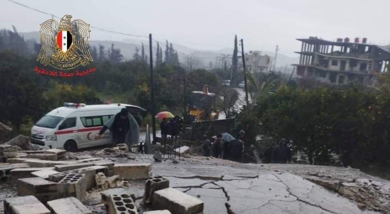 Suriye'de depremde ölenlerin sayısı 800'ü geçti - Resim: 1