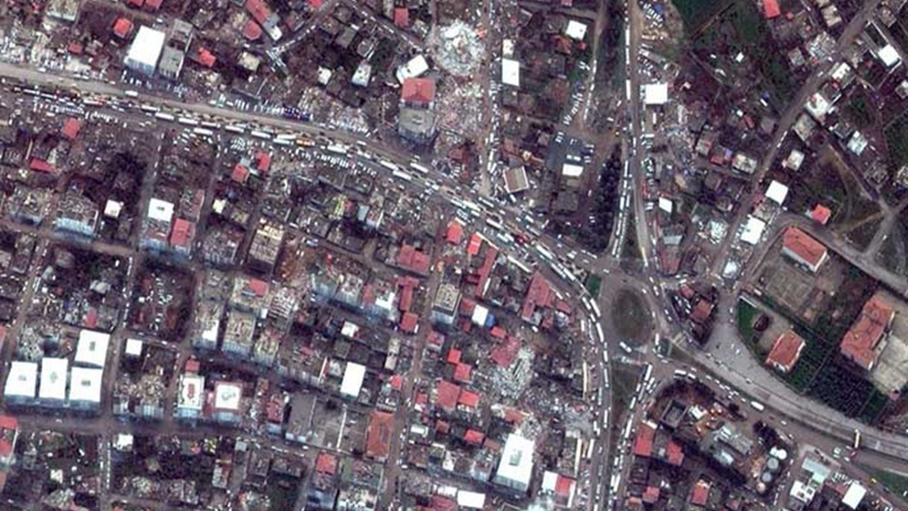 Deprem bölgesi uzaydan böyle görüntülendi