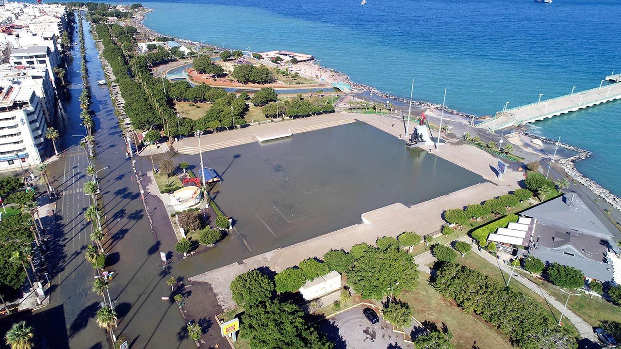 İskenderun'da deniz seviyesi yükseldi; binalar boşaltıldı! - Resim: 4