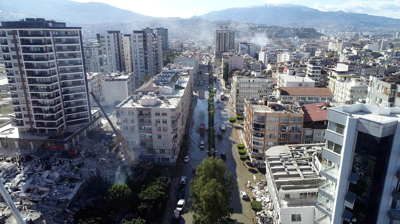 İskenderun'da deniz seviyesi yükseldi; binalar boşaltıldı! - Resim: 1