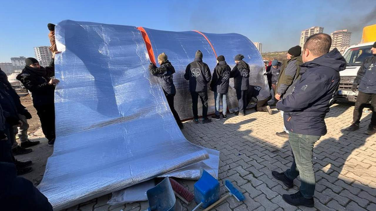 İBB Hatay'da ısı yalıtımı büyük çadırlar kurdu