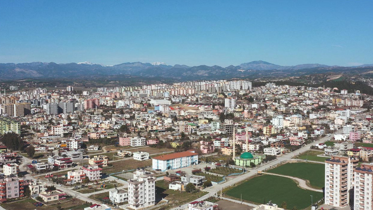 Depremde hasar almayan Kadirli'ye göç başladı