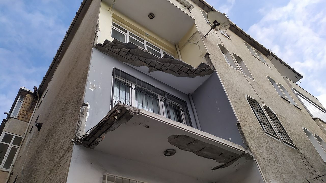 İstanbul'da deprem paniği! Soluğu sokakta aldılar - Resim: 1