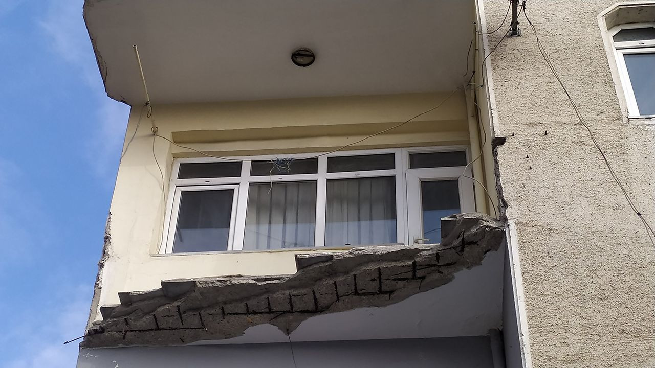 İstanbul'da deprem paniği! Soluğu sokakta aldılar - Resim: 2