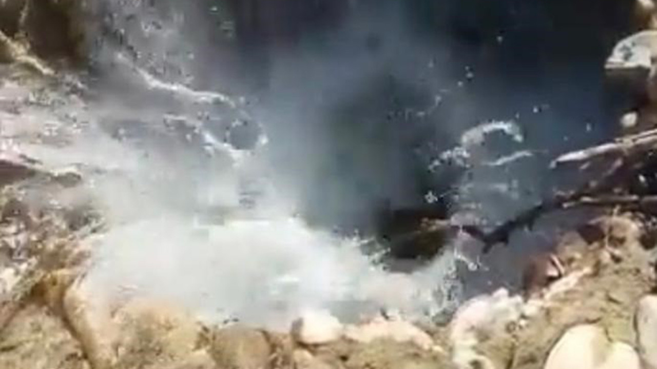 Deprem sonrası oluşan obruk suyu yuttu, dere kurudu!