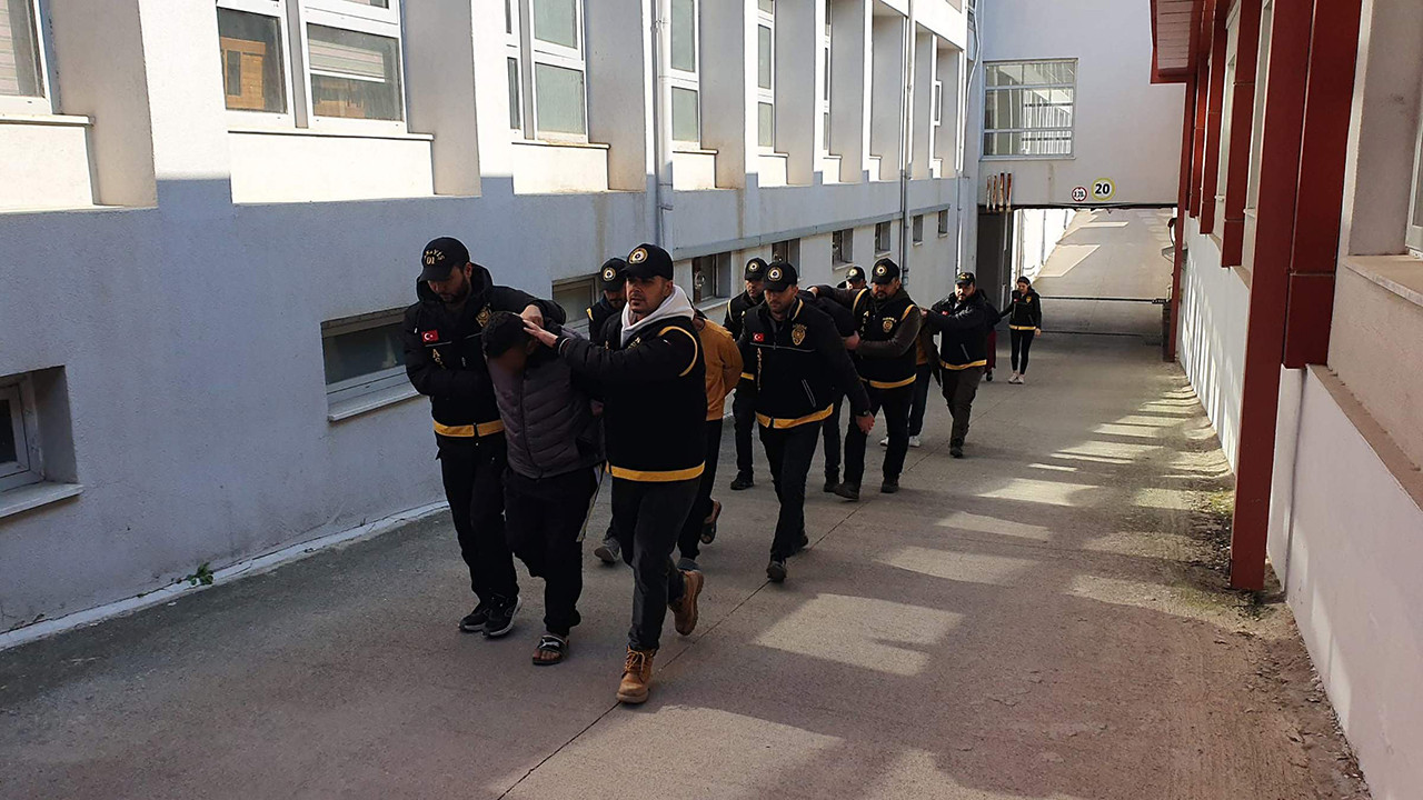Deprem bölgesindeki aile boyu ''soysuzlar'' çetesi yakalandı