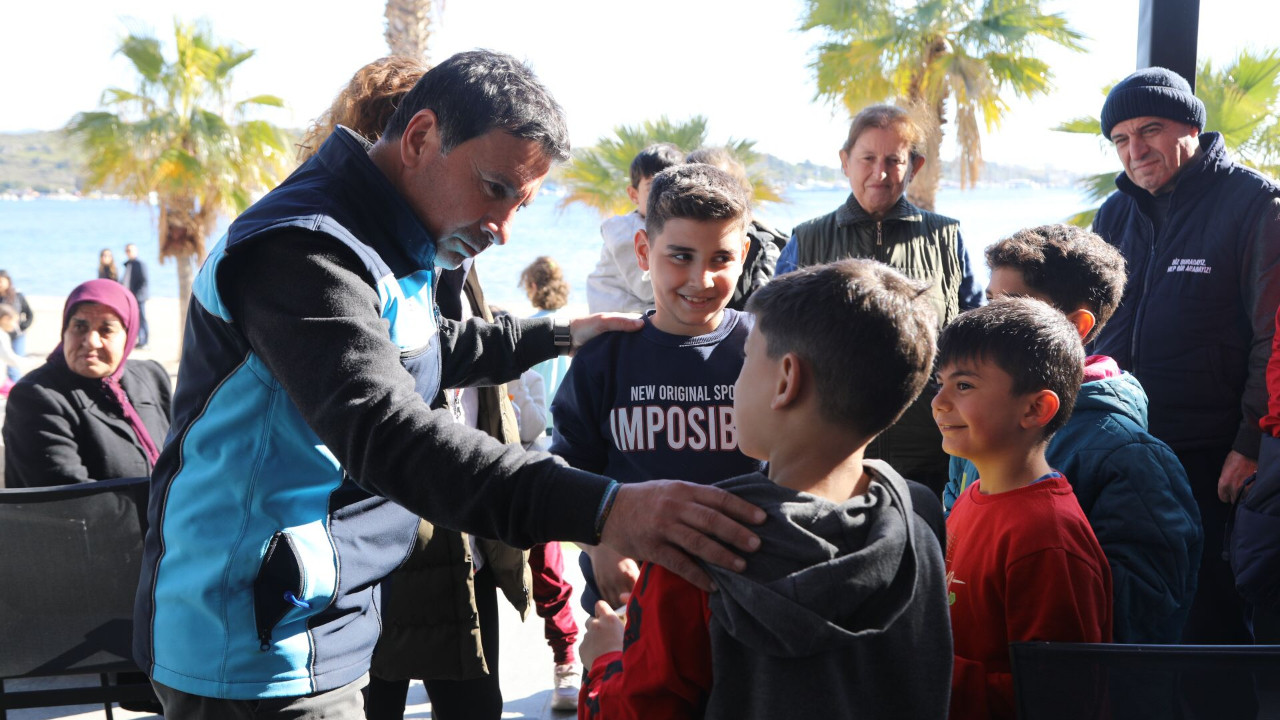 Bodrum Belediye Başkanı Aras'tan depremzedelere ziyaret