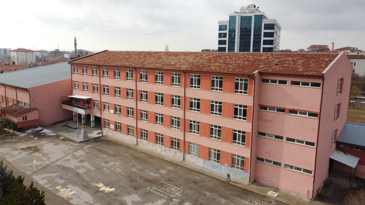 Aksaray'da 3 okul için tahliye kararı