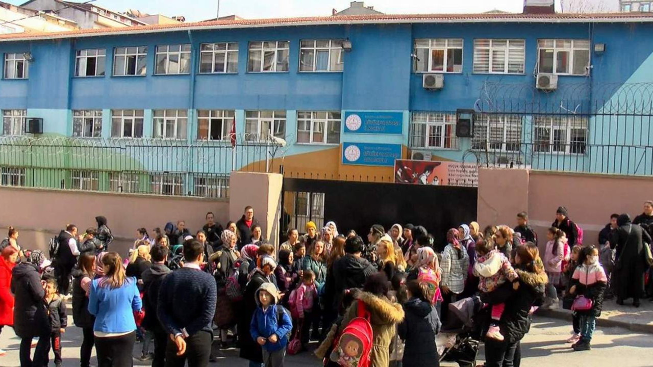 İstanbul'da ''ölümüne'' eğitim rezaleti! Veliler ayaklandı