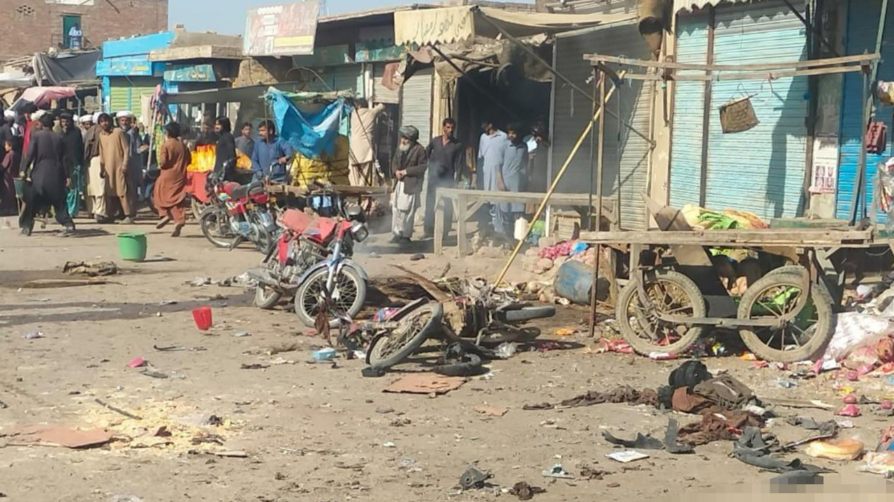 Pakistan'da pazar yerinde patlama: Ölü ve yaralılar var