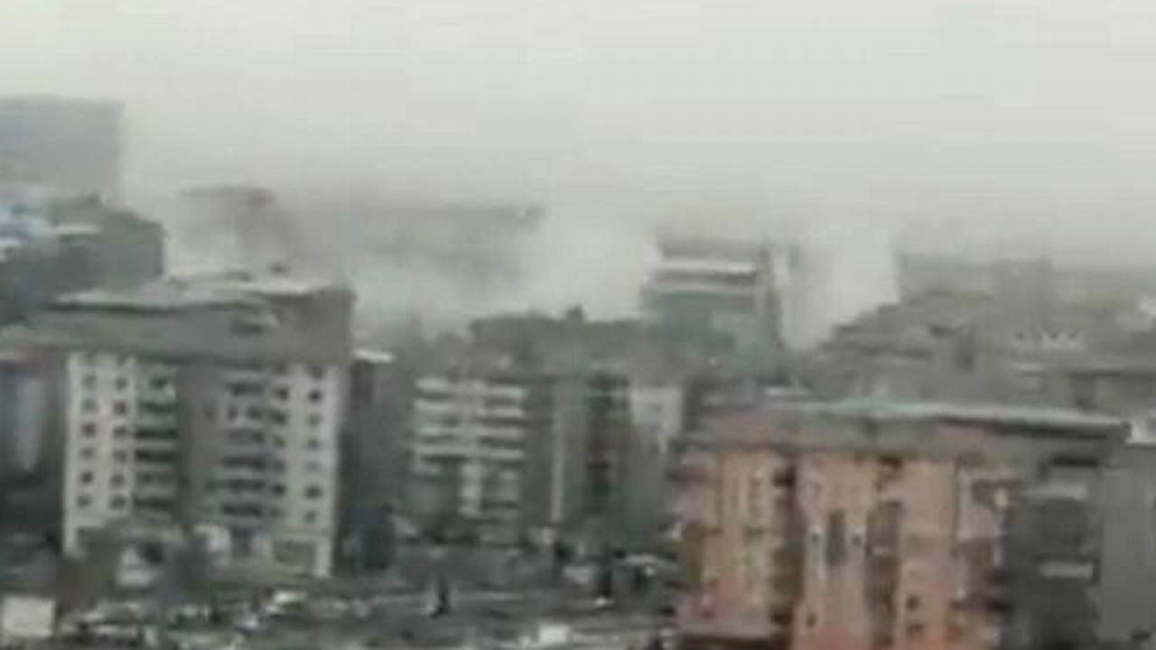 Malatya'da bugünkü 5.6'lık deprem anı kamerada