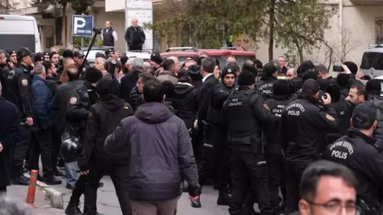 Kızılay'a yürüyen HDP'lilere polis müdahalesi