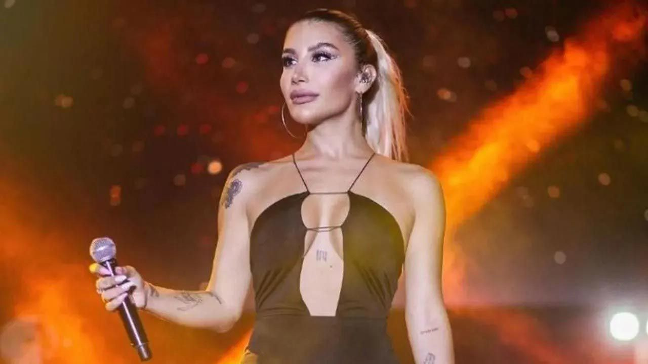 İrem Derici ve Atakan Işıktutan'dan aşk tatili! Dudak dudağa poz verdiler