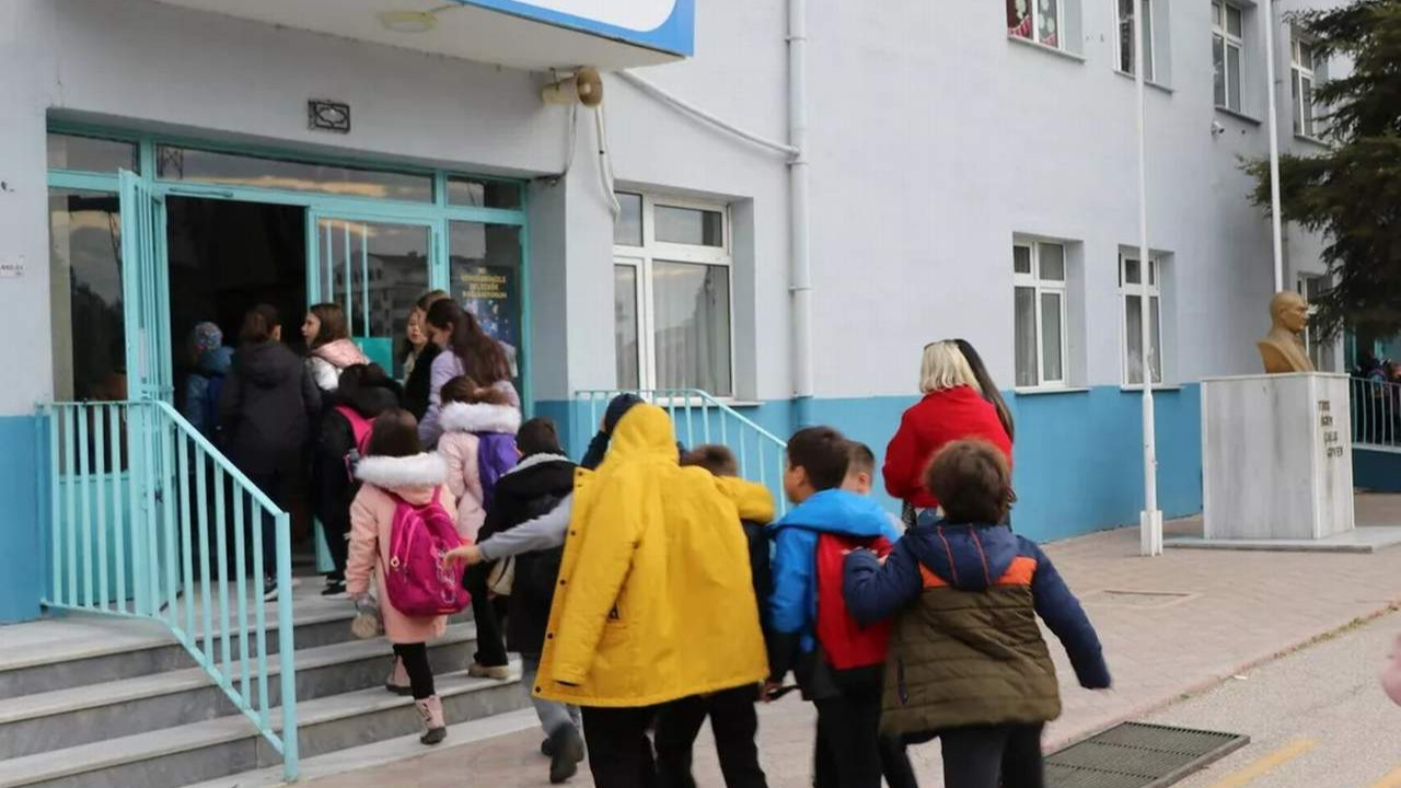 Afet bölgesindeki 4 ilimizde okullar açıldı