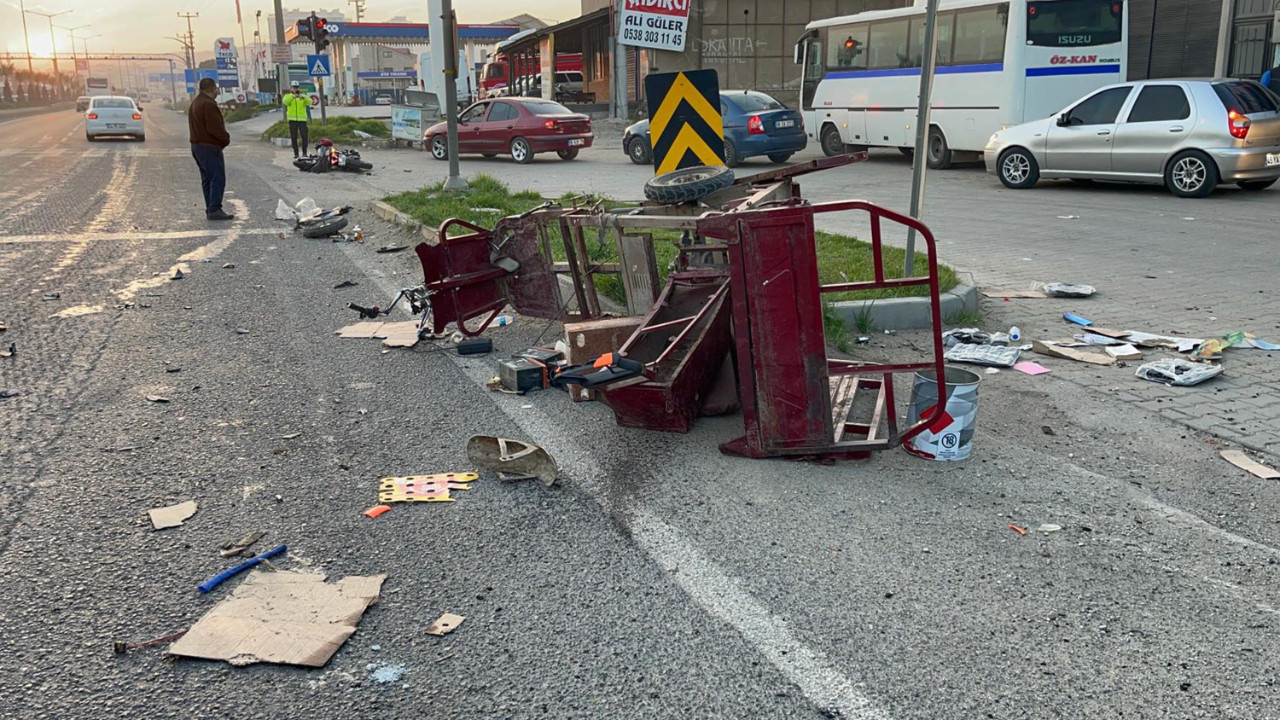 Motosiklet ile elektrikli bisiklet çarpıştı: 2 ölü, 1 yaralı