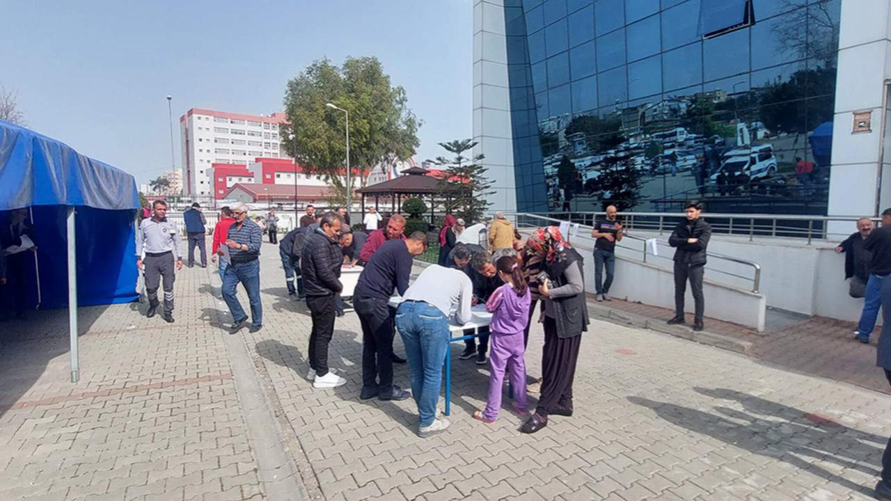Afet bölgesinde çadırda EYT kuyruğu