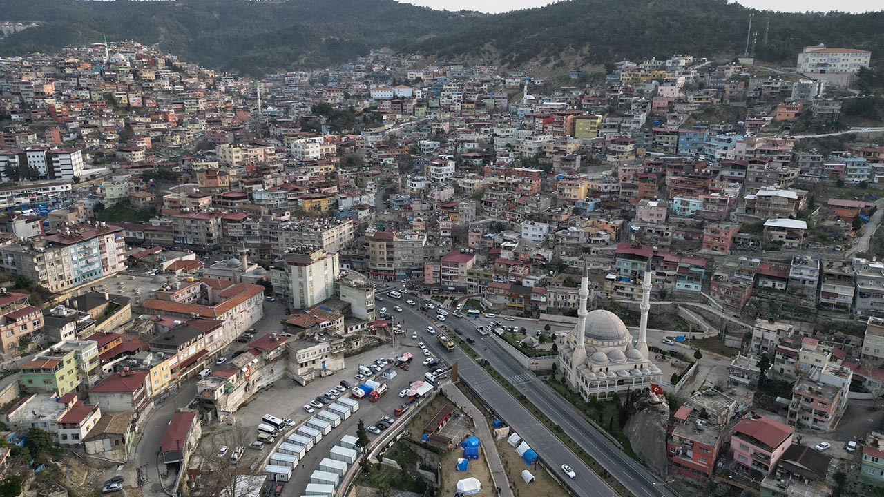 Depremin yıkamadığı ilçe! 60-70 senelik evlerde çizik bile yok
