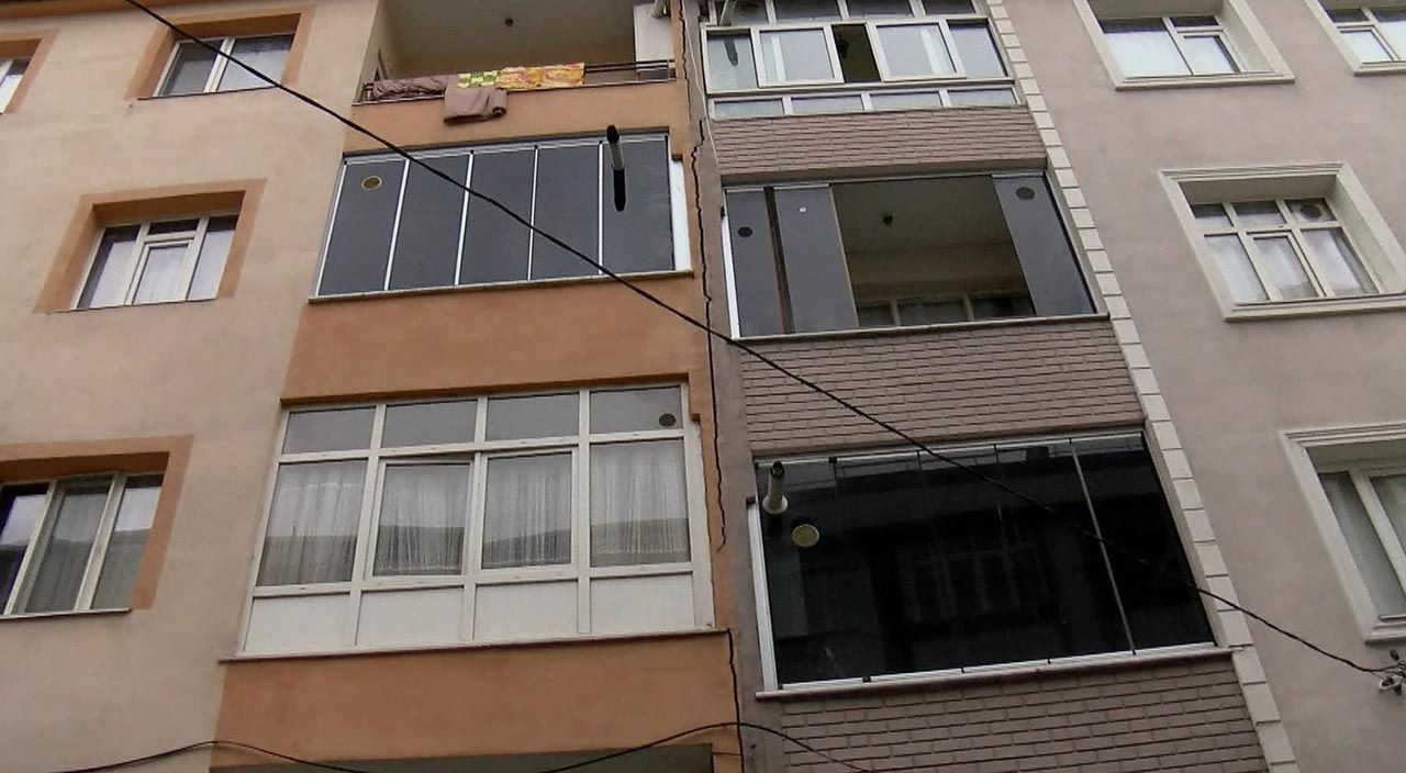 İstanbul'da çatlaklar oluşan bina mühürlendi - Resim: 4