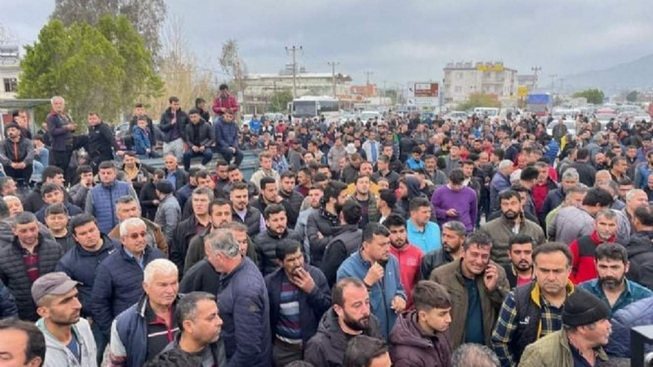 İktidar yasakladı, çiftçiler yolu kapattı