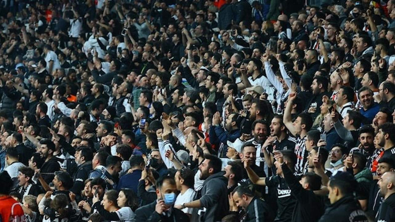 Beşiktaş taraftarından ''yönetim istifa'' tezahüratı