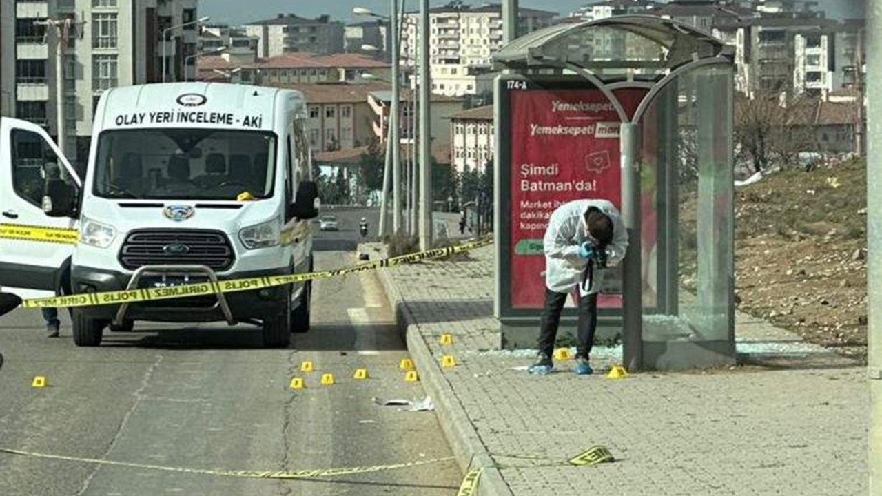 Dünya Kadınlar Günü'nde eşini sokak ortasında katletti
