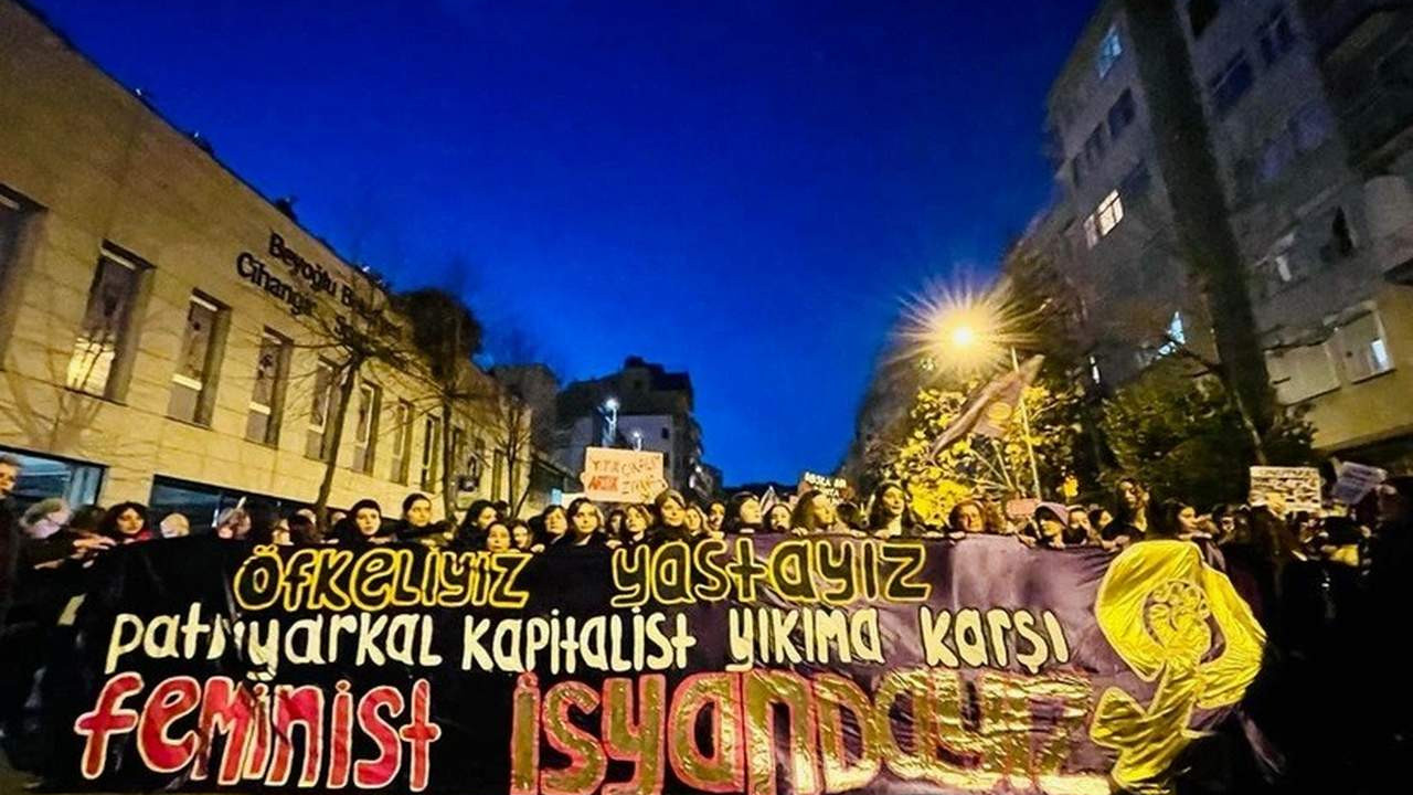 İstanbul'da Dünya Kadınlar Günü'nde kadınlara gözaltı