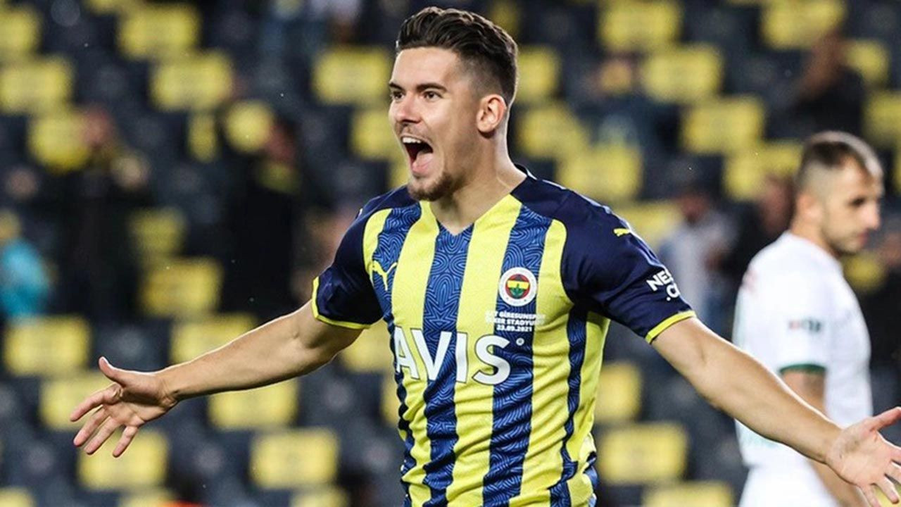 Fenerbahçe'nin Sevilla maçı ilk 11'i belli oldu: En kritik değişim tek mevkide - Resim: 4