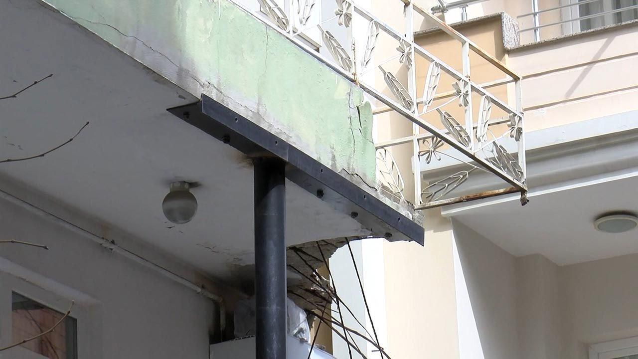 Balkonu çöken 45 yıllık bina mühürlendi - Resim: 3