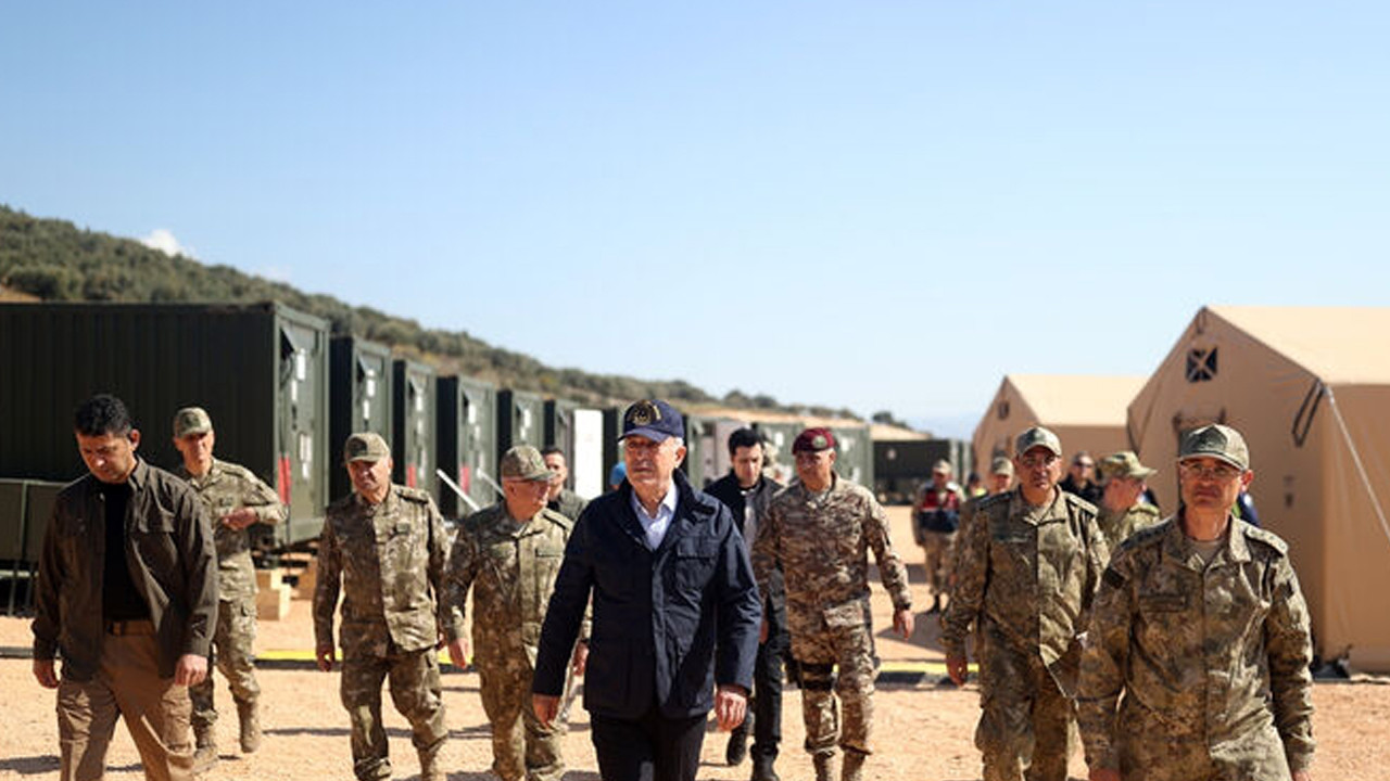 Hulusi Akar: NATO Türkiye'ye 4 bin kişilik çadır gönderecek