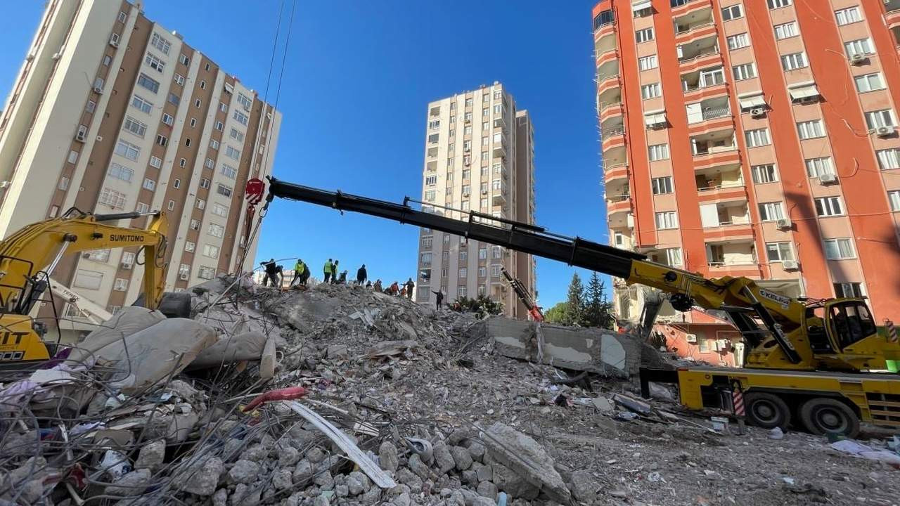 AFAD'dan depremzedelere vinç kiralandı iddiasına yanıt