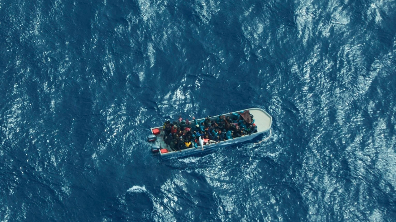 Göçmen teknesi alabora oldu: 30 göçmen kayıp