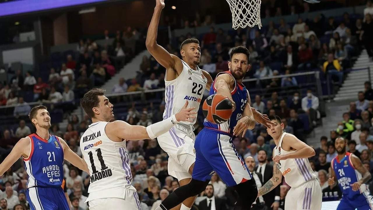 Anadolu Efes'ten potada kritik zafer