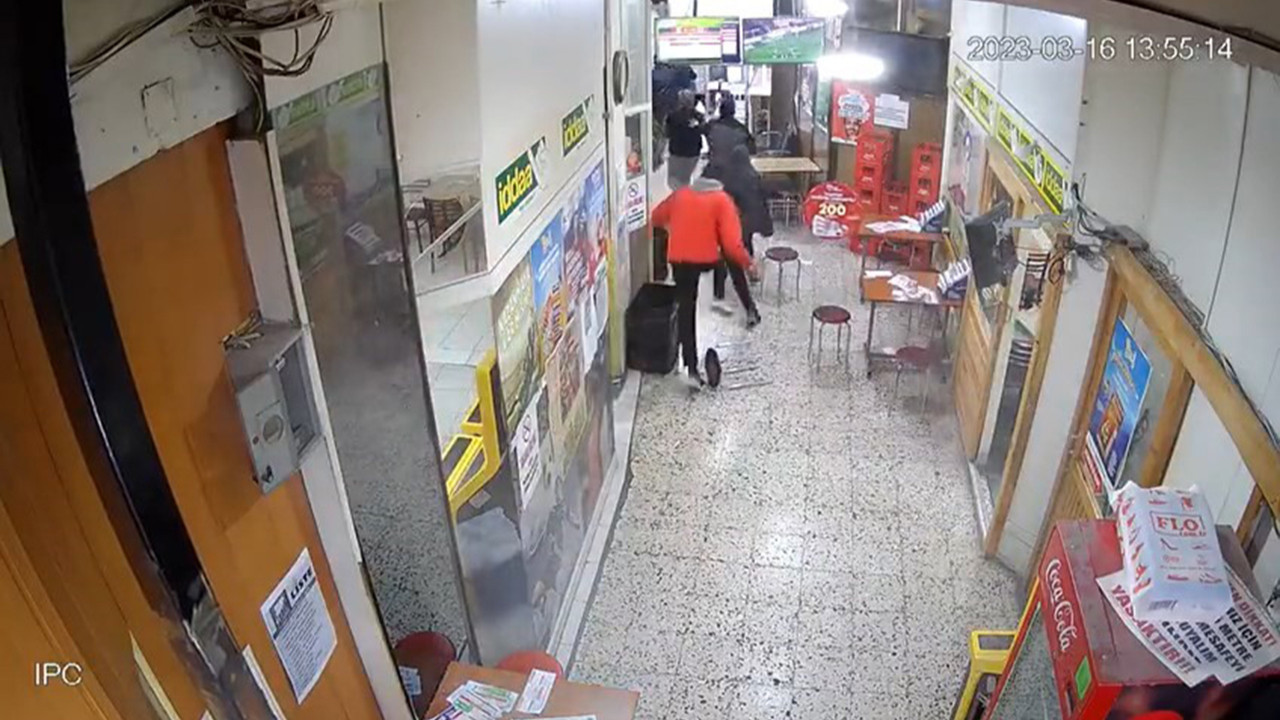 Depremden kaçış anı kamerada!