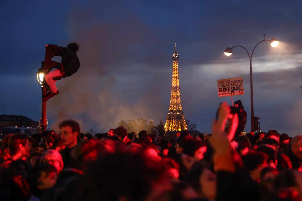 Fransa'da sokaklar yangın yerine döndü: 310 gözaltı - Resim: 2