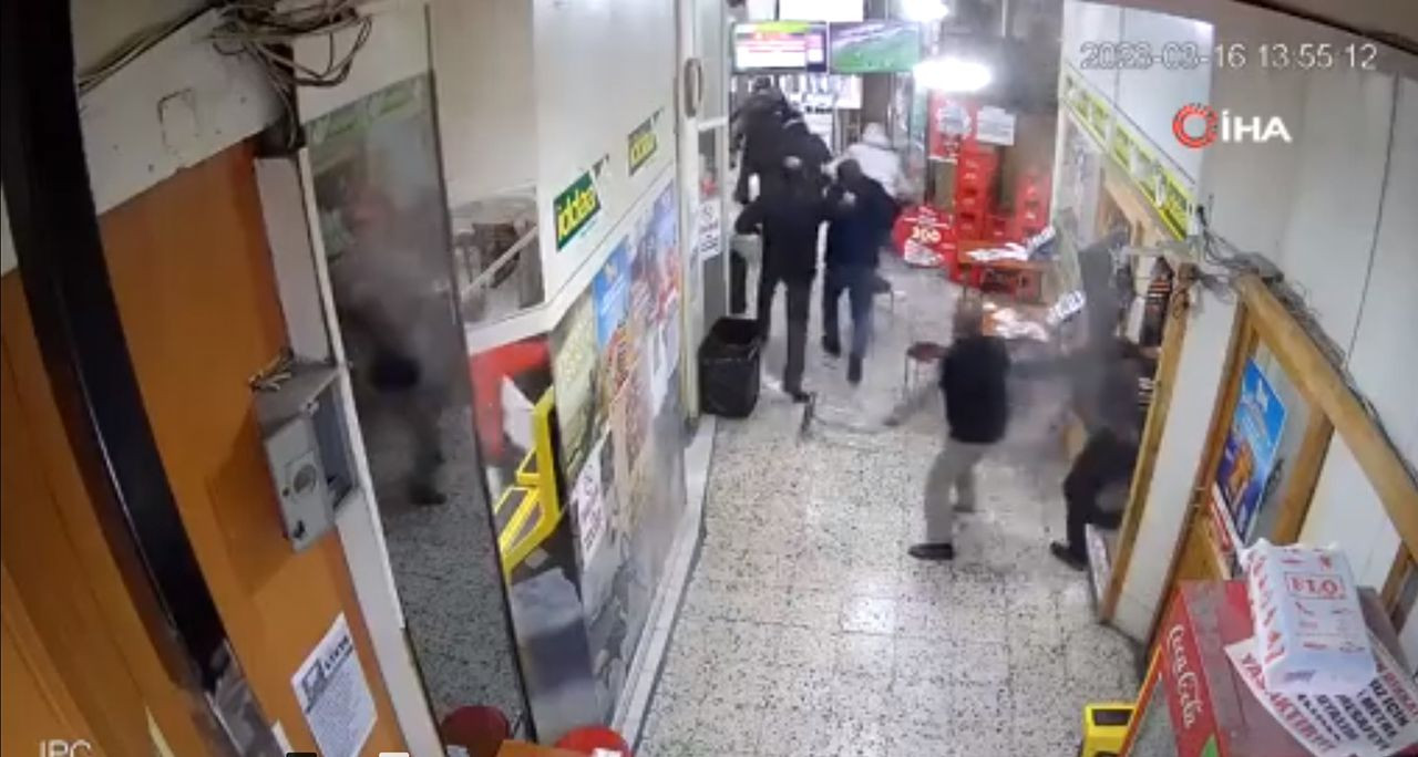Depremden kaçış anı kamerada!