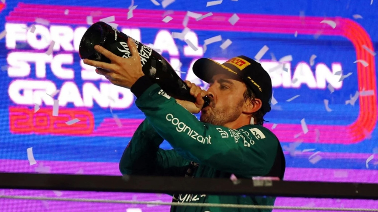 FIA çıldırttı! Alonso'nun elinden alınan kupa Alonso'ya geri verildi
