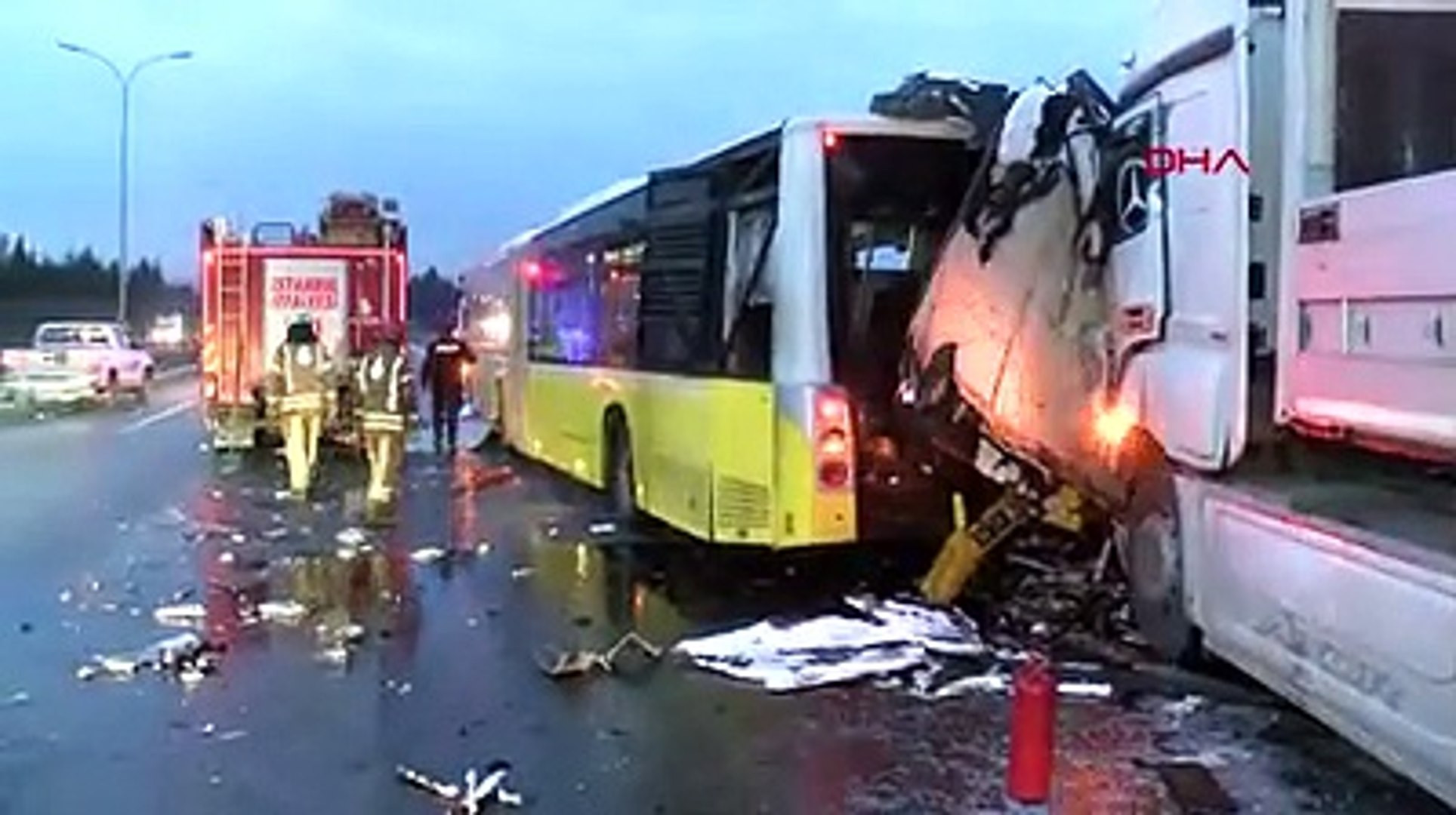 TIR, İETT otobüsü ve yol bakım aracına çarptı: 2 ölü, 2 yaralı