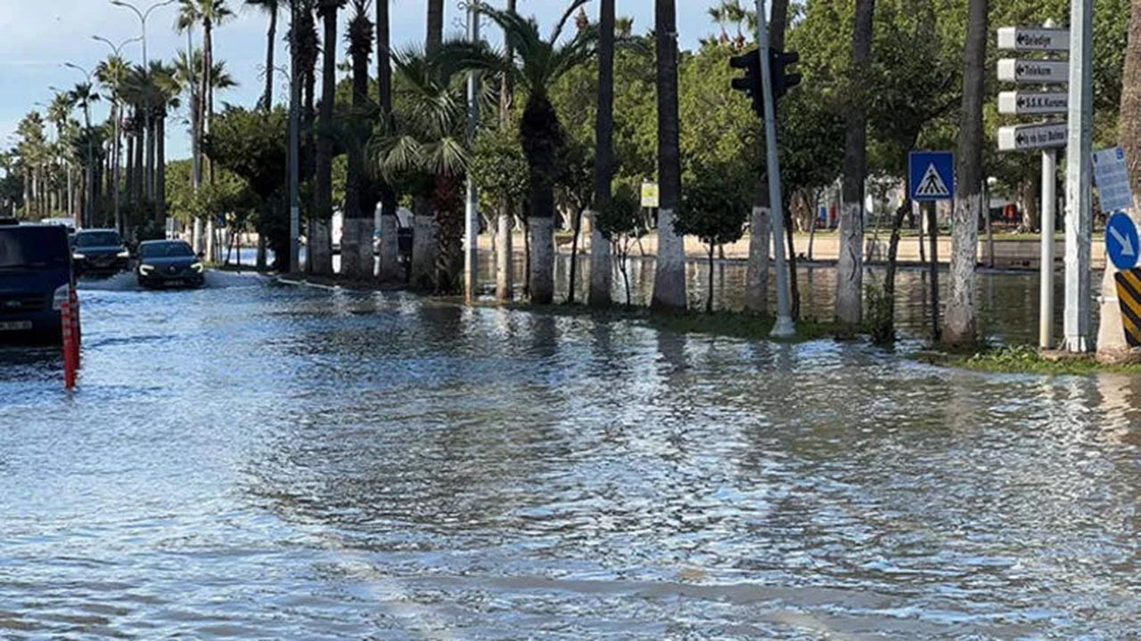 Deniz suyu sokaklara dolmuştu... Profesörden İskenderun uyarısı