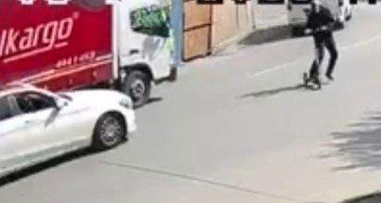 İstanbul'da elektrikli scooter kazası kamerada! Çarpıp kaçtı - Resim: 3