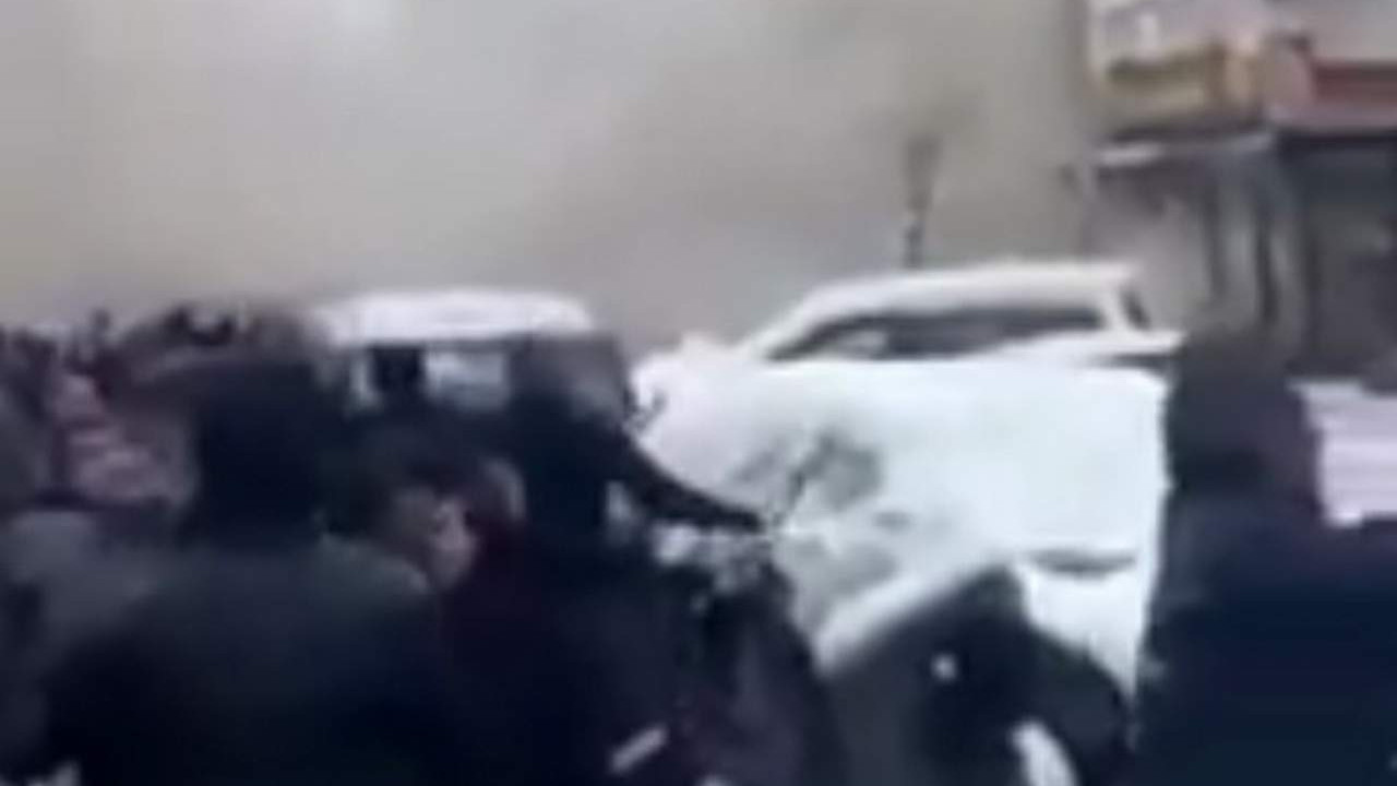 Deprem anına ait yeni görüntü ortaya çıktı; 5 katlı bina böyle yıkılmış