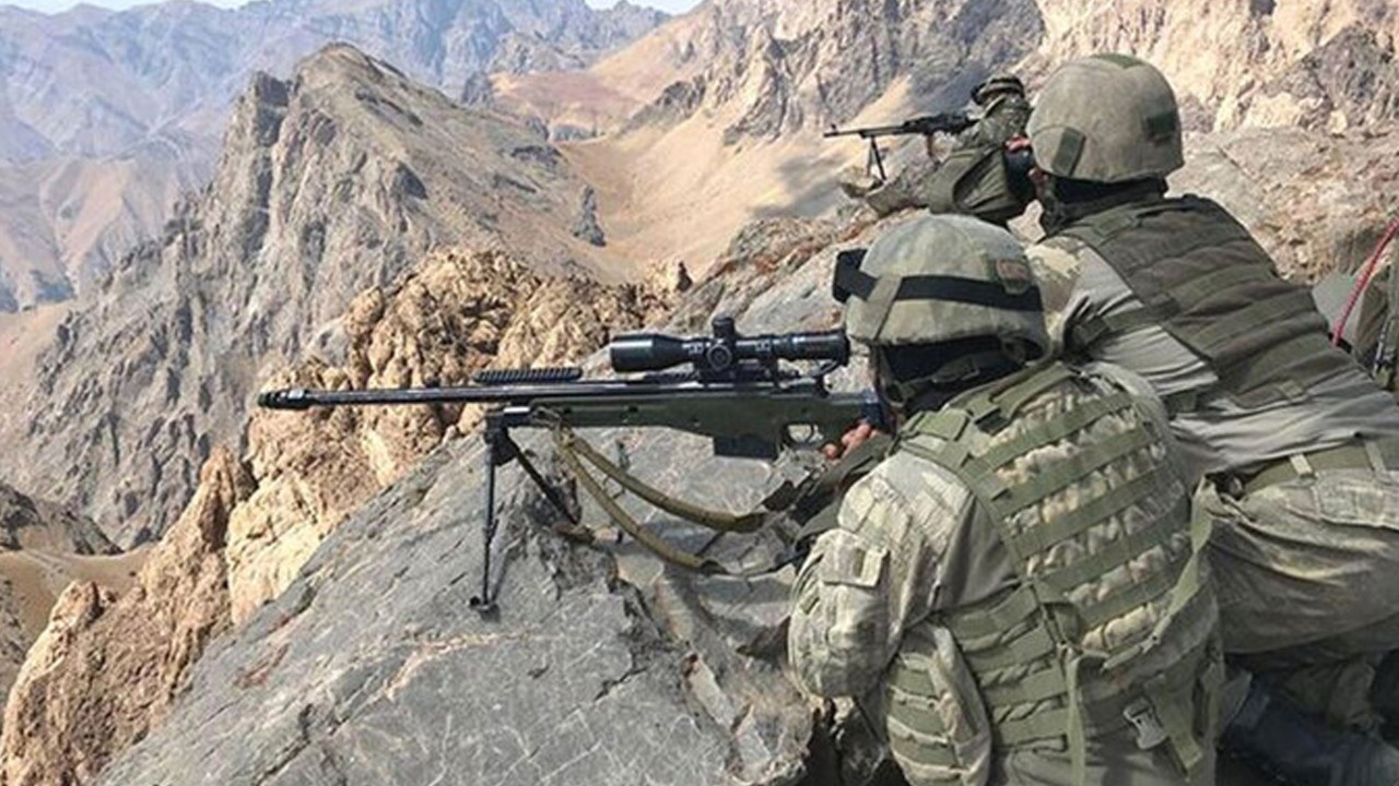 Türkiye'ye girmeye çalışan PKK'lı 2 terörist yakalandı