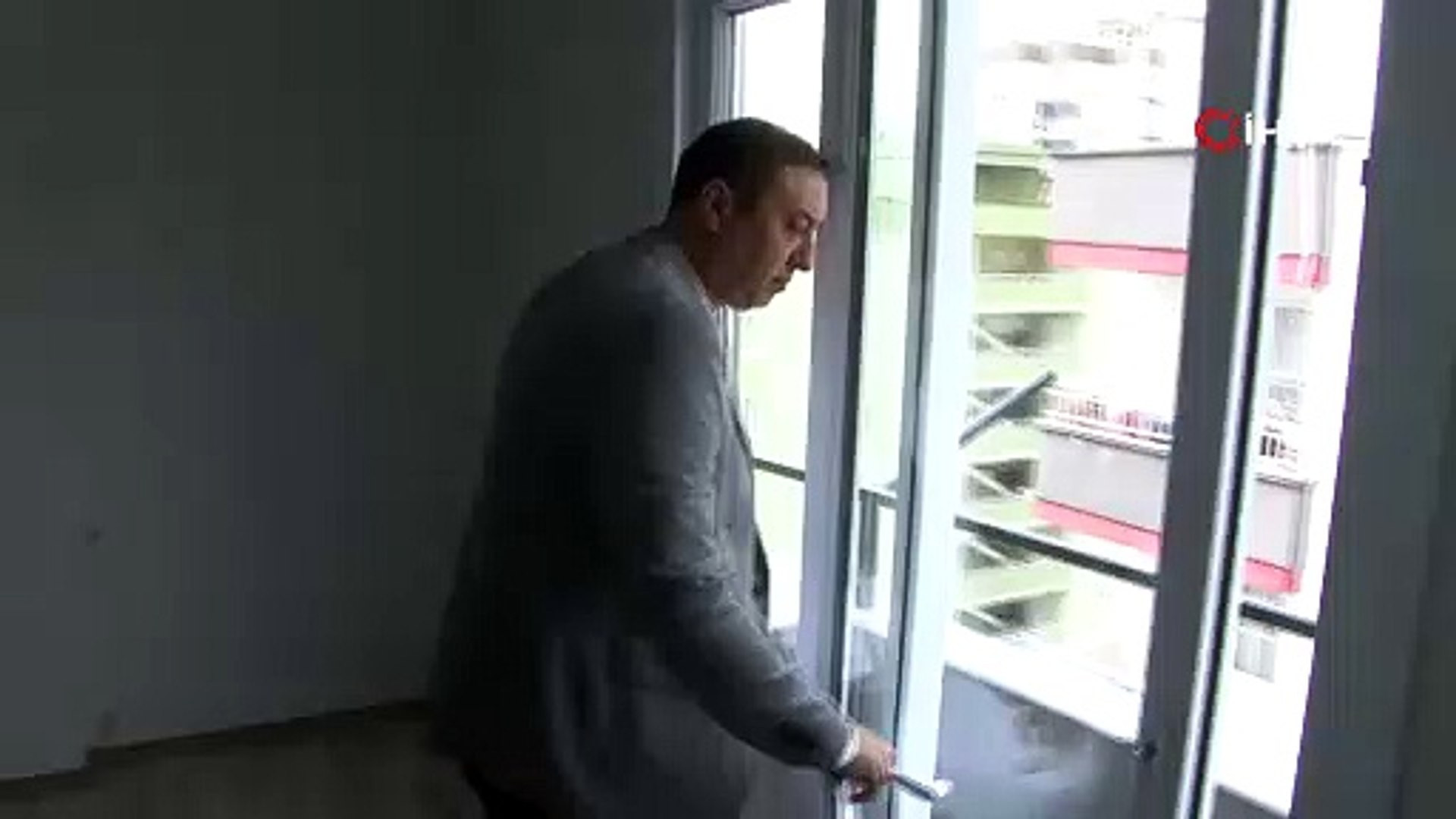 Depremden sonra evine döndü, hayatının şokunu yaşadı